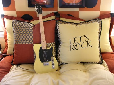 or Hannah Montana some more inspiration with a music themed bedroom 