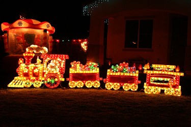 Outdoor Christmas Light Displays - Dot Com Women