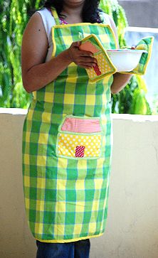 Cottage Apron with Pot Holders: Homemade Gift Set for Mother's Day