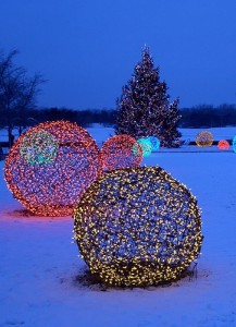 DIY Christmas Light Decoration Ideas - Outdoor Christmas Decor - Dot ...