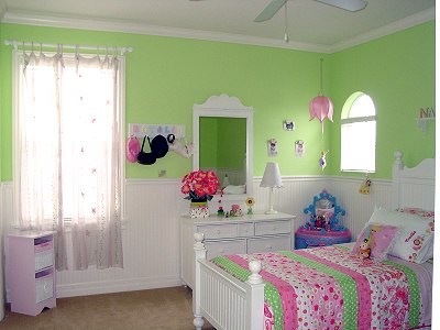 Girl's Bedroom in Green & Pink