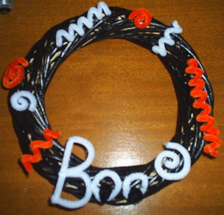 Do-it-yourself Halloween Wreath - Free craft project for Kids for Halloween