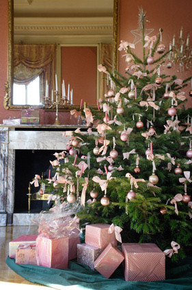 Pink Christmas Tree Theme