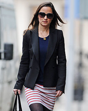 Pippa Middleton wearing Her Gold Disk Pendant