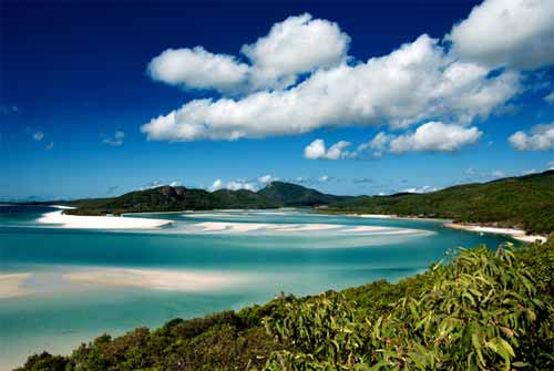 The beautiful Whitehaven Beach accessible by Airlie Beach