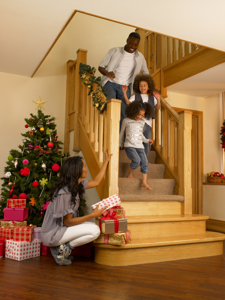 christmas staircase decoration