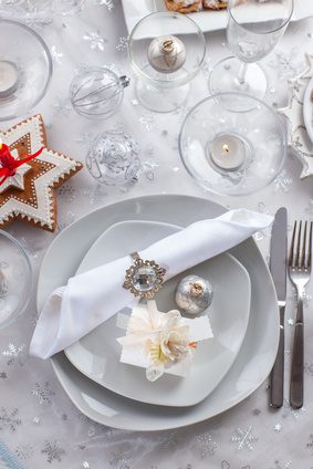 Dinner table decorated in silver with candles