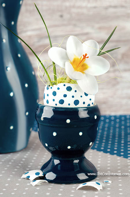 Blue and white polka dotted eggshell vase with crocuses - DIY Easter Decorations