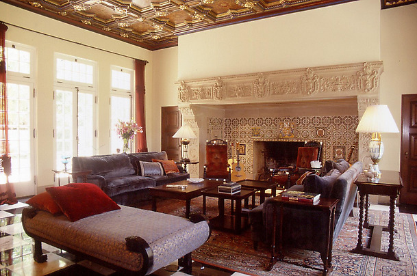 mediterranean living room