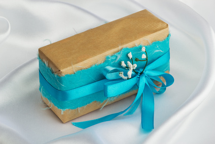 Creative Brown paper gift wrap - Eco-friendly gift wrapping ideas