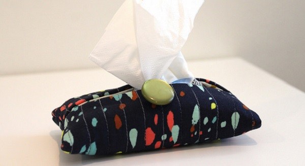 quilted tissue holder with button - easy quilting project