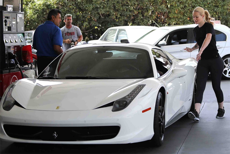 Iggy Azalea (Ferrari 458 Italia - $225,000)
