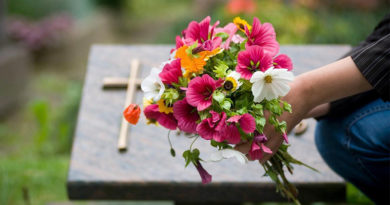 Taking On New Traditions When Planning A Funeral