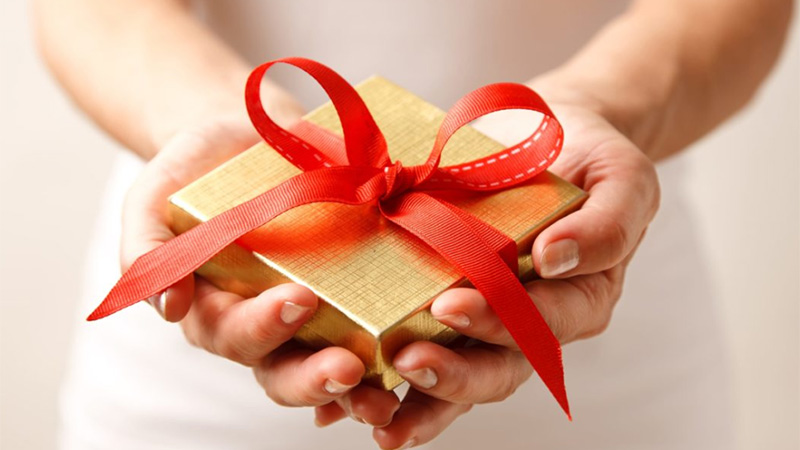 Gifts from a special someone are priceless, yet a pricey gift won’t harm anybody