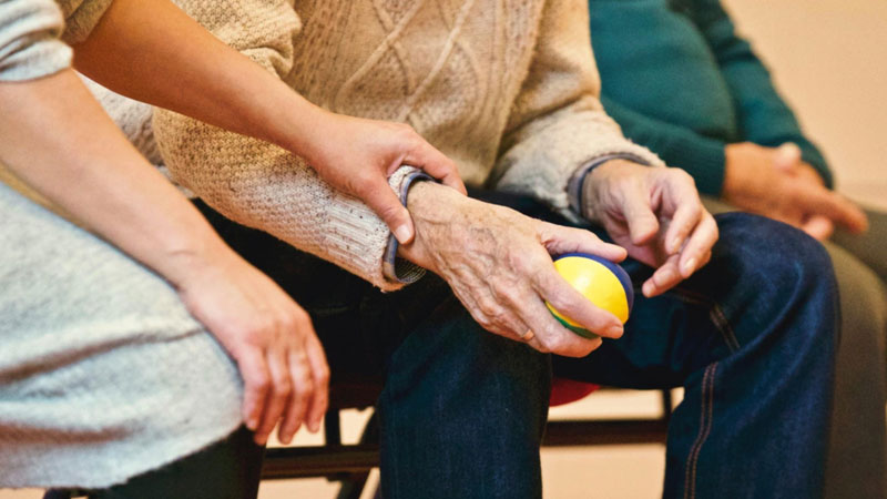 4 Caregiving Tips for Keeping Aging Parents at Home