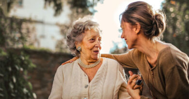 4 Caregiving Tips for Keeping Aging Parents at Home