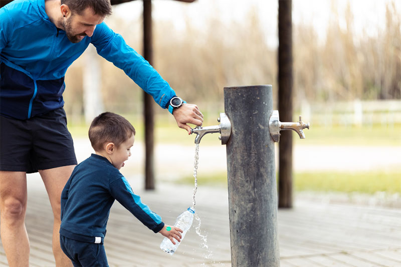 9 Ways To Keep Your Family Hydrated This Summer