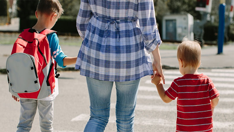 17 Important Road Safety Rules to Teach Your Kids (and to Follow Yourself)