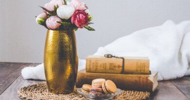 5 Creative Ways To Incorporate Vases Into Your Interior Design