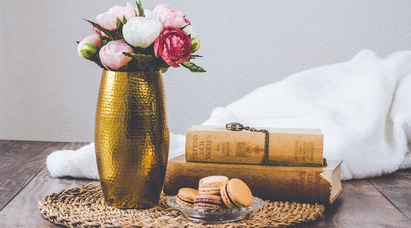 5 Creative Ways To Incorporate Vases Into Your Interior Design