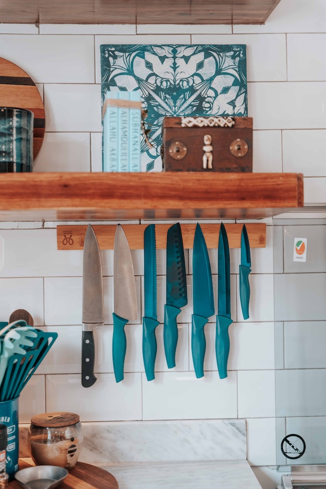 Kitchen knives - Basic Kitchen Tools