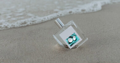 Sunny Allure: The Role of Coconut in Summer and Beach-Themed Perfumes