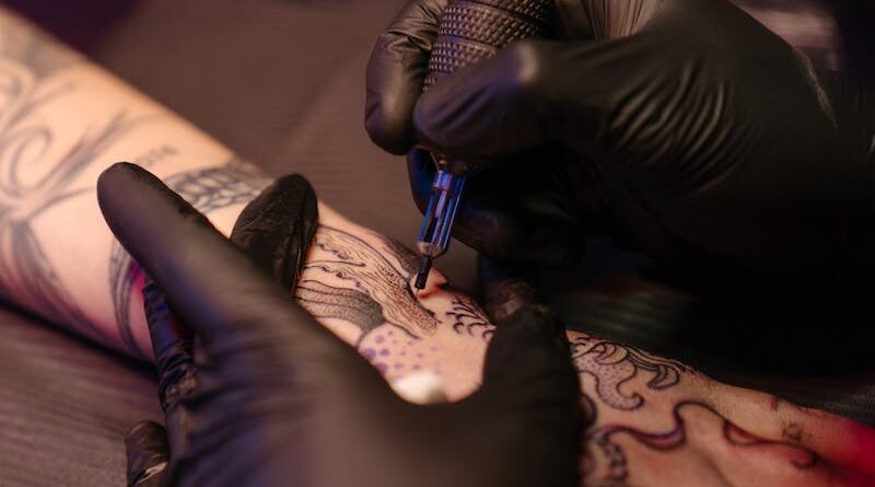 Tattoo Removal Aftercare: Tips for Promoting Healing and Minimizing Scarring
