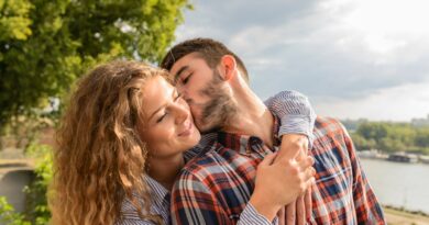 What Makes a Man Emotionally Addicted to a Woman (Hint: It’s Not Her Looks)