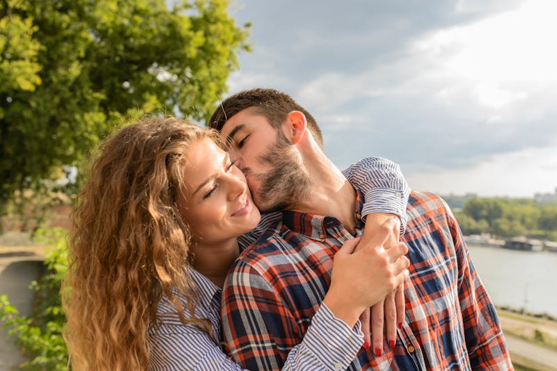 What Makes a Man Emotionally Addicted to a Woman (Hint: It’s Not Her Looks)